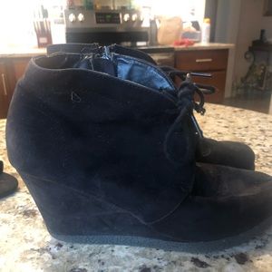 Black suede Wedge